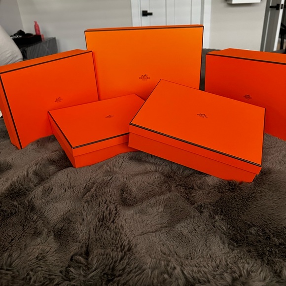 Luxury authentic Hermes boxes in a variety of sizes - Picture 2 of 5